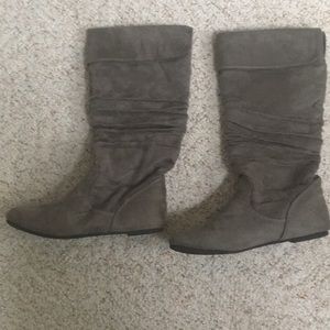 Candie’s grey suede boot. Size 7